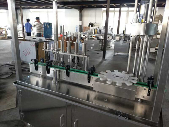 灌裝旋蓋一體機(jī)